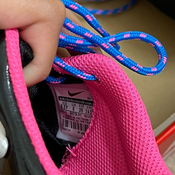 Nike Roshe One Running Shoes (worn once) - Picture 3 of 4